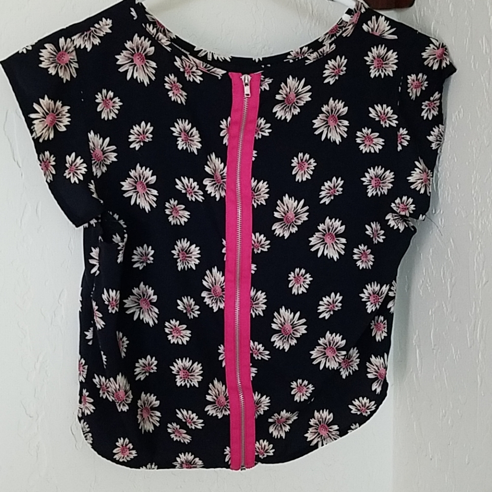🟣 3/$25 B JEWEL blouse EUC - Picture 2 of 5